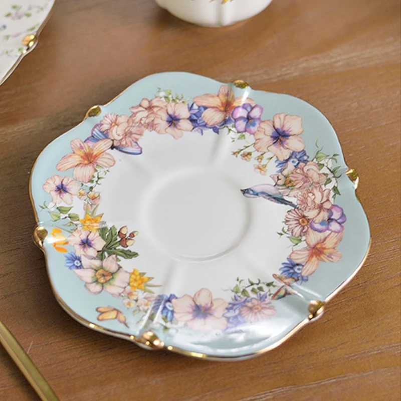 Middle Ancient Cup Blue and White Porcelain Coffee Cup Saucer Set Ceramic Retro Flora Exquisite Afternoon Teacup resso g Z250102