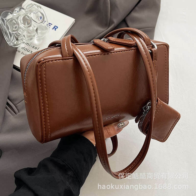 Korean Niche Armpit Bags New Trendy Bowling Simple Single Shoulder Commuting bag Casual Versatile Crossbody Bag Perfectly Matching With Everyday Outfi