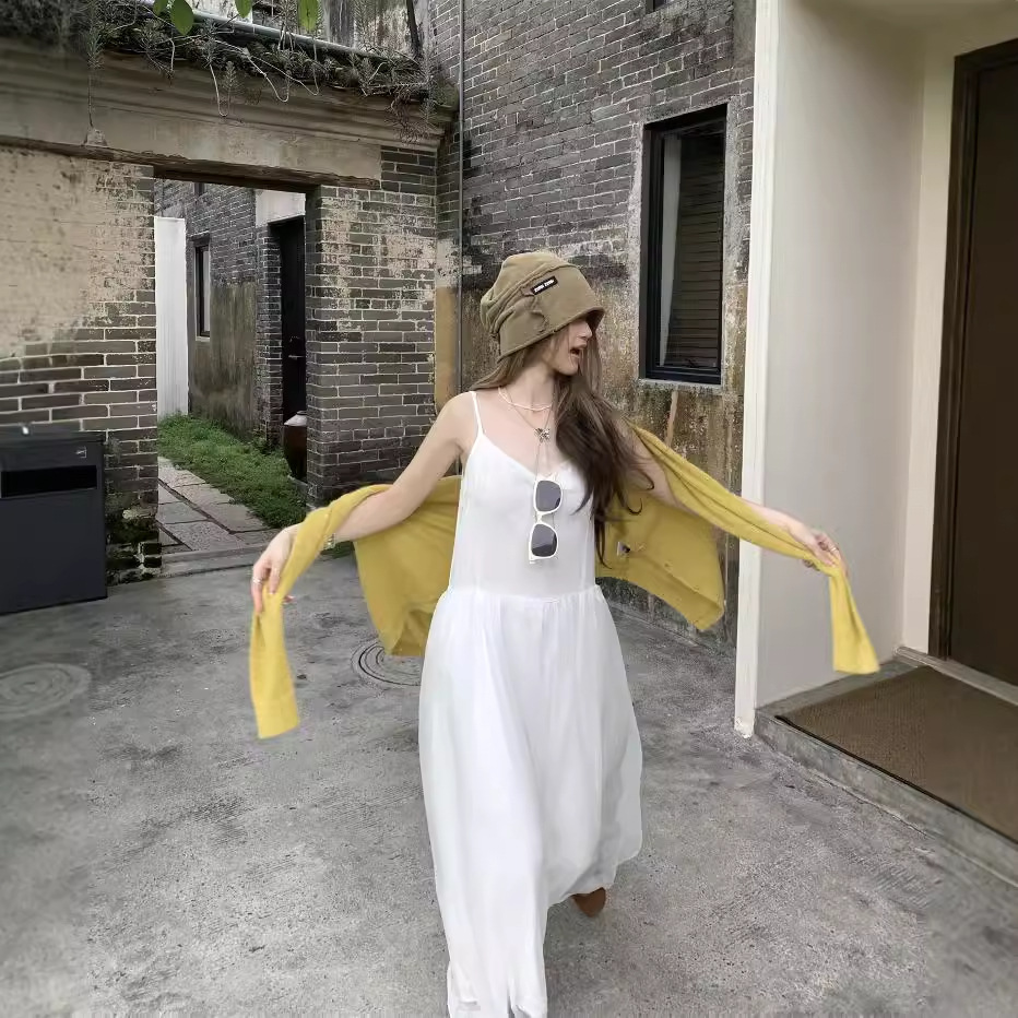 Z270 Temperament lady slim and white first love white suspender dress sweet fairy travel holiday long skirt