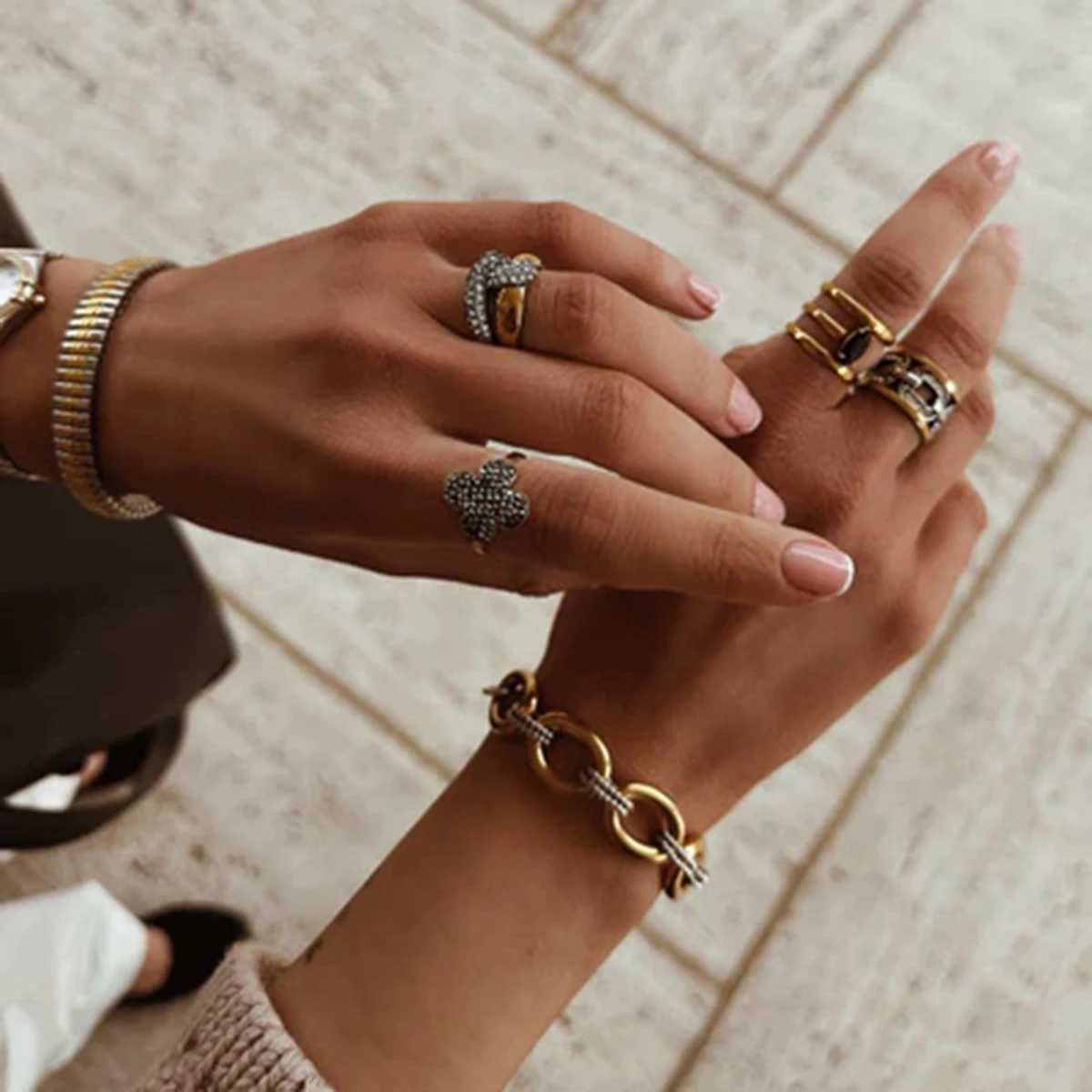 Uworld Caitlyn Minimalist Chain Bracelet Stackable 18k Gold Plated Chain Dainty Wedding Jewelry Perfect Bridesmaid Gift for Her W250116