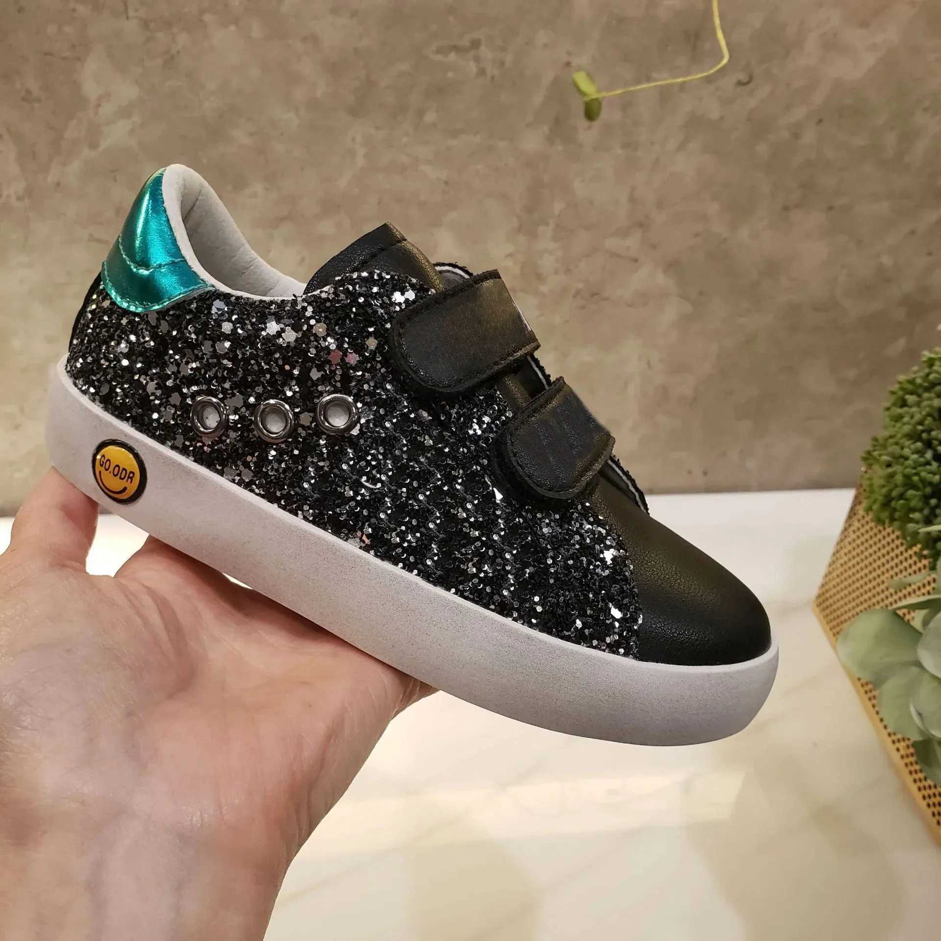 Athletic Outdoor New Styles Girls Boys Glitter Sequin Sneakers Kids Star Trainers Leather Board Shoes Colorful Sequins Leopard Dirty ShoesY2501169ZIH