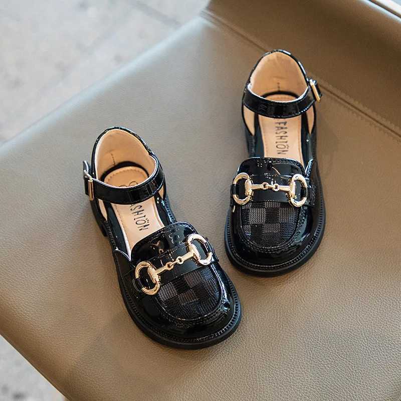 Sandals Girls Sandals Bao Head Summer Small Leather Shoes 2024 New Soft Sold Princess Non-slip Girls Breathable Single ShoesY2501168HT5