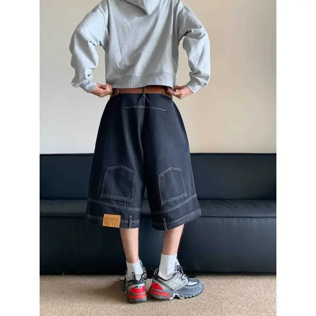 Hip hop retro waist reversal design mens denim shorts Instagram Gothic streetwear loose straight leg pants sports pants W250319