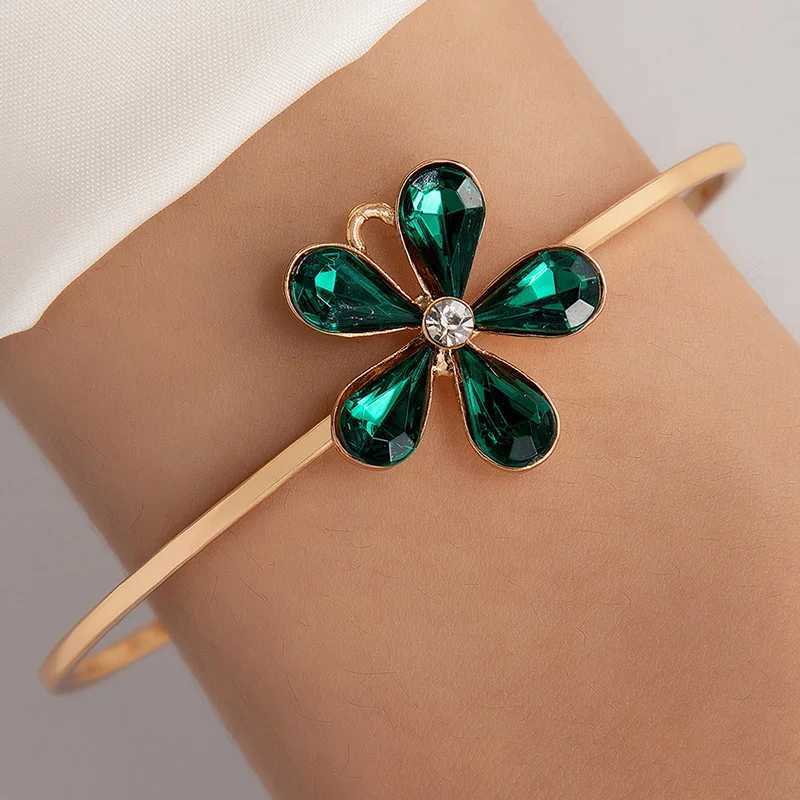 Tocona New Flower Inlaid Brick Open Bangle for Womens Vintage Green Stone Single Bracelet Party Jewelry Accories 23692XJ250117
