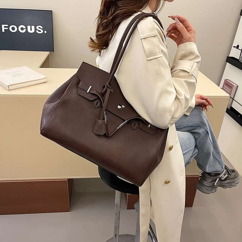 New Fashionable Handbag Large Capacity Women's Single Shoulder Crossbody Bag