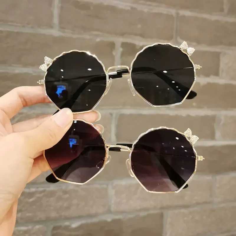 New Fashion Childrens Sunglasses Boys and Girls Anti-UV Sun Glasses Baby Cute Bow Little Girl Shell Glasses Metal Frame Eyewear M250116