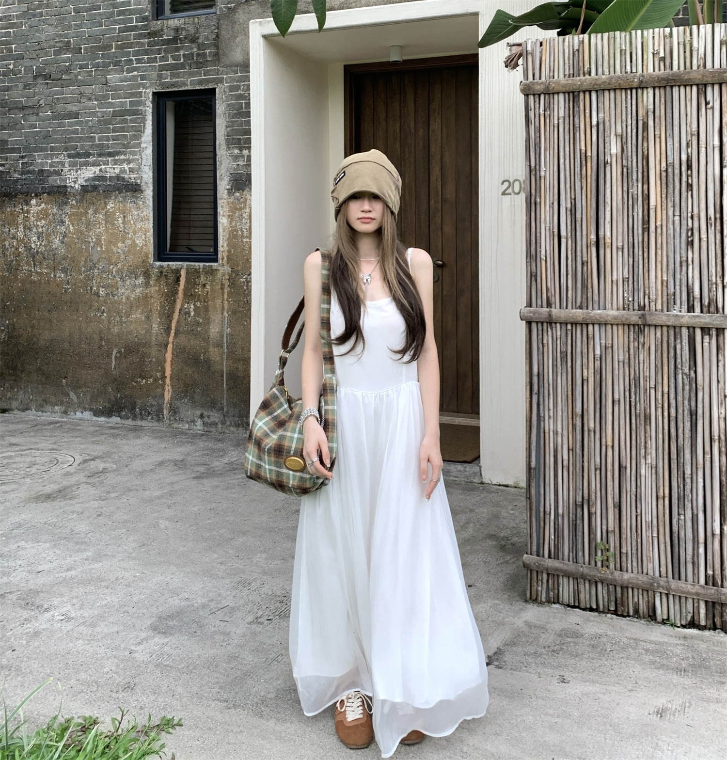 Z270 Temperament lady slim and white first love white suspender dress sweet fairy travel holiday long skirt