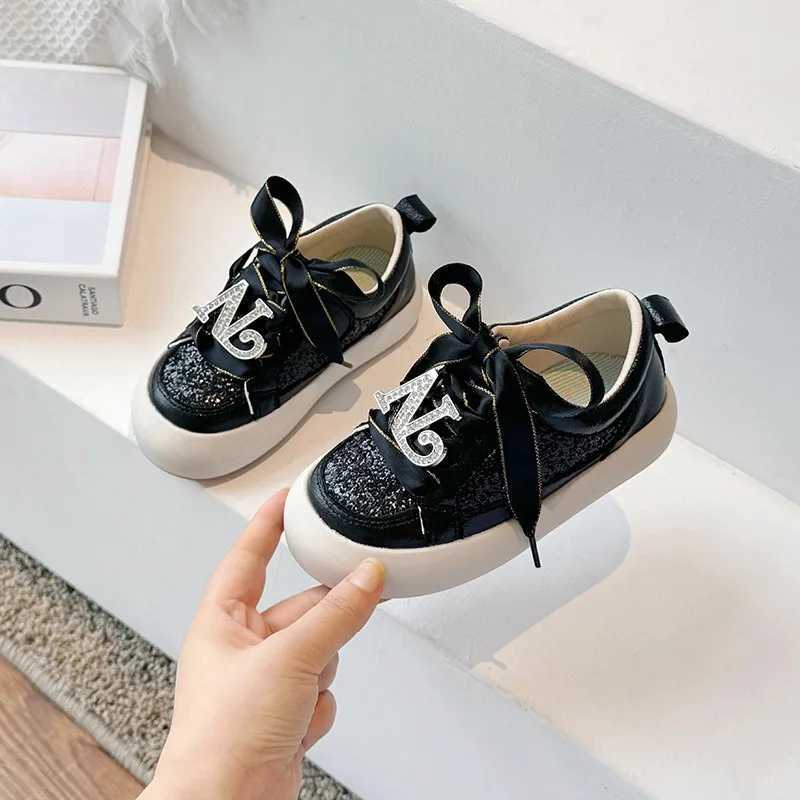 Athletic Outdoor Shining rhinestone board shoes with soft soles for girls 2024 new fashionable and versatile sports shoes trendy for kidsY250116546Y