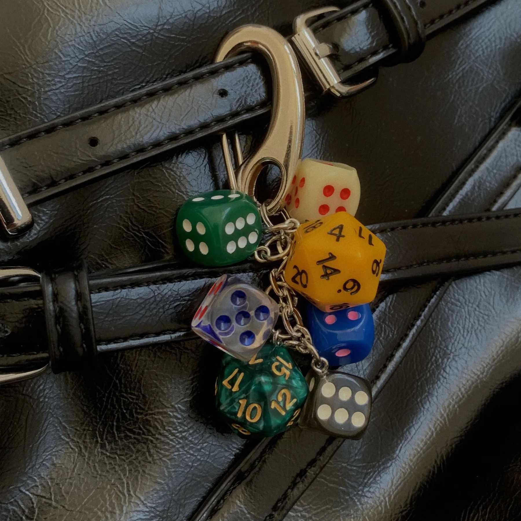 Vintage D Keychain Bag Charm Accories Waist Charms D Zinc Alloy Ironworks Knot Buckle Design Belt Buckle Bag Pendant W250116