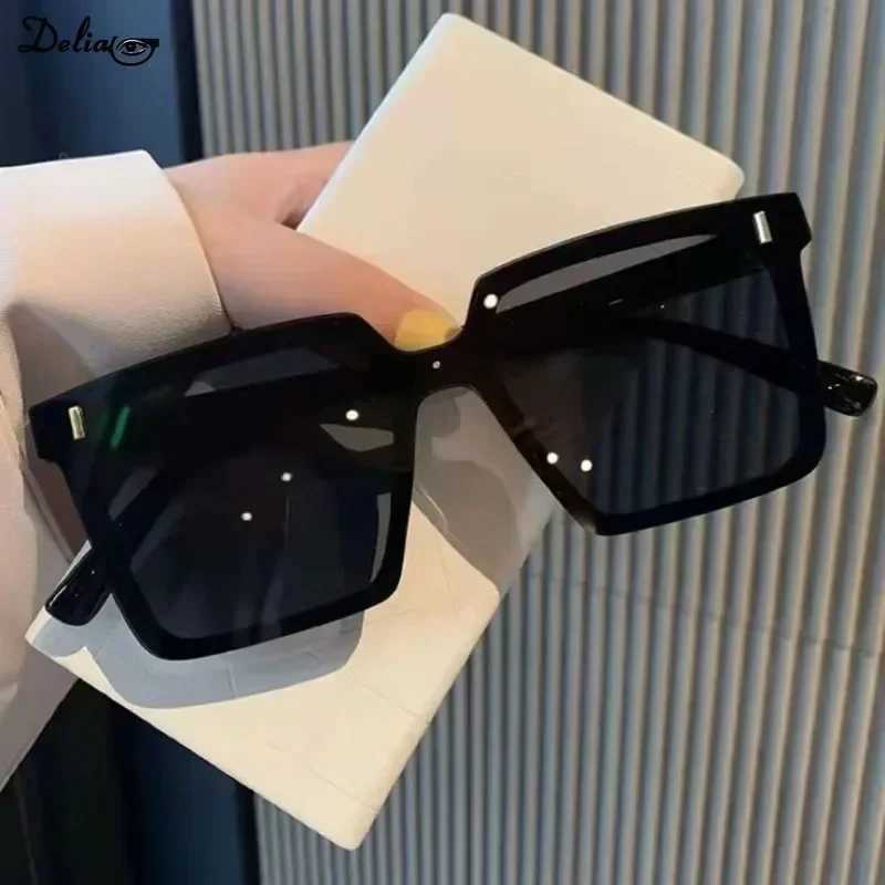 Fashion R Square Sunglasses Large Frame with Integrated Lenses Men Women Travel Summer UV Protection Trend Sunglasses W250116
