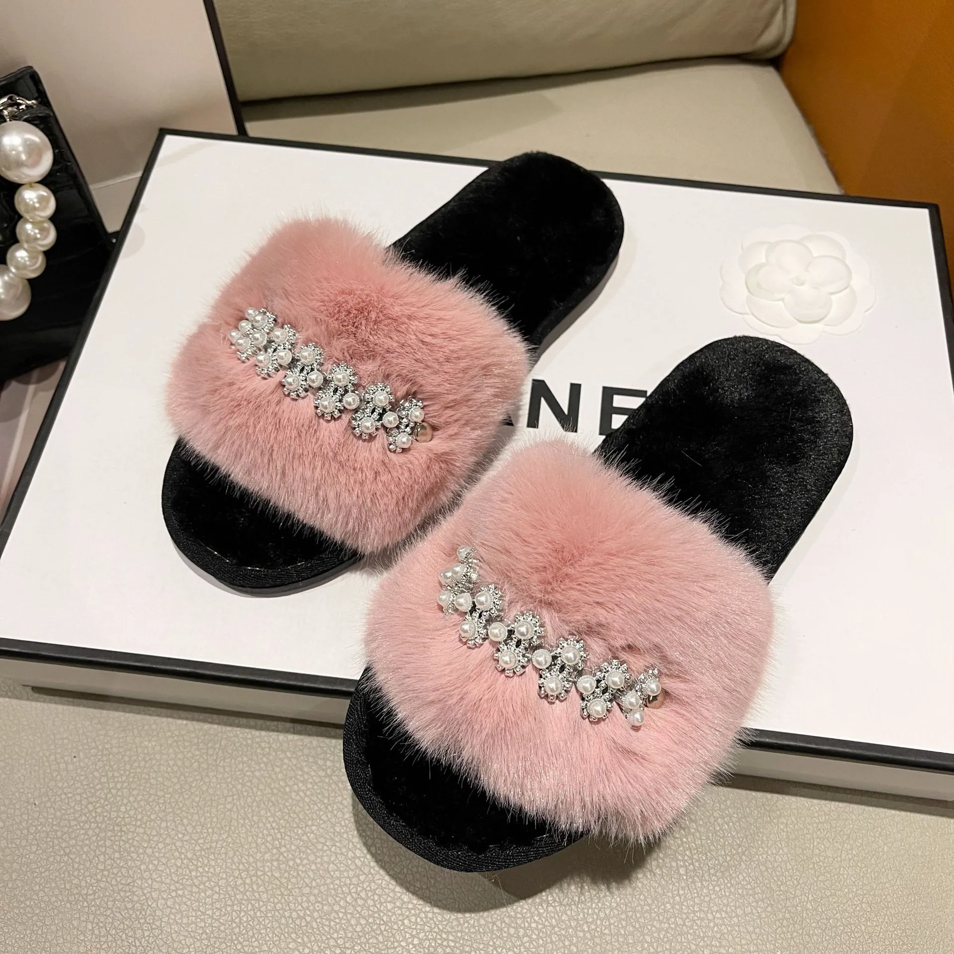 Stylish Women's House Shoes with Cozy Fleece Lining for Chill Days and Casual Events Range of Sizes from 36 to 41