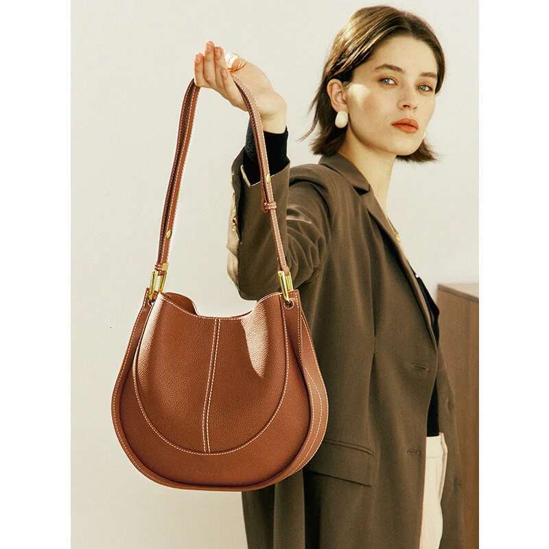 Maxdutti Italian Large Capacity Single Shoulder Messenger Bucket Women Fashion Blogger Retro Leather Women's Saddle Bag