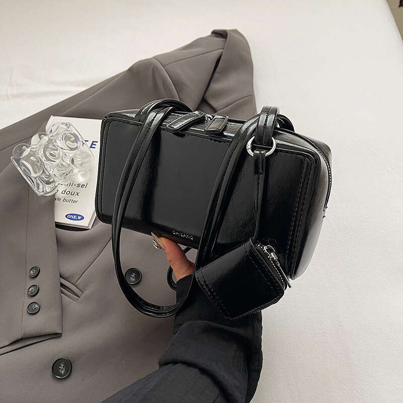 Korean Niche Armpit Bags New Trendy Bowling Simple Single Shoulder Commuting bag Casual Versatile Crossbody Bag Perfectly Matching With Everyday Outfi