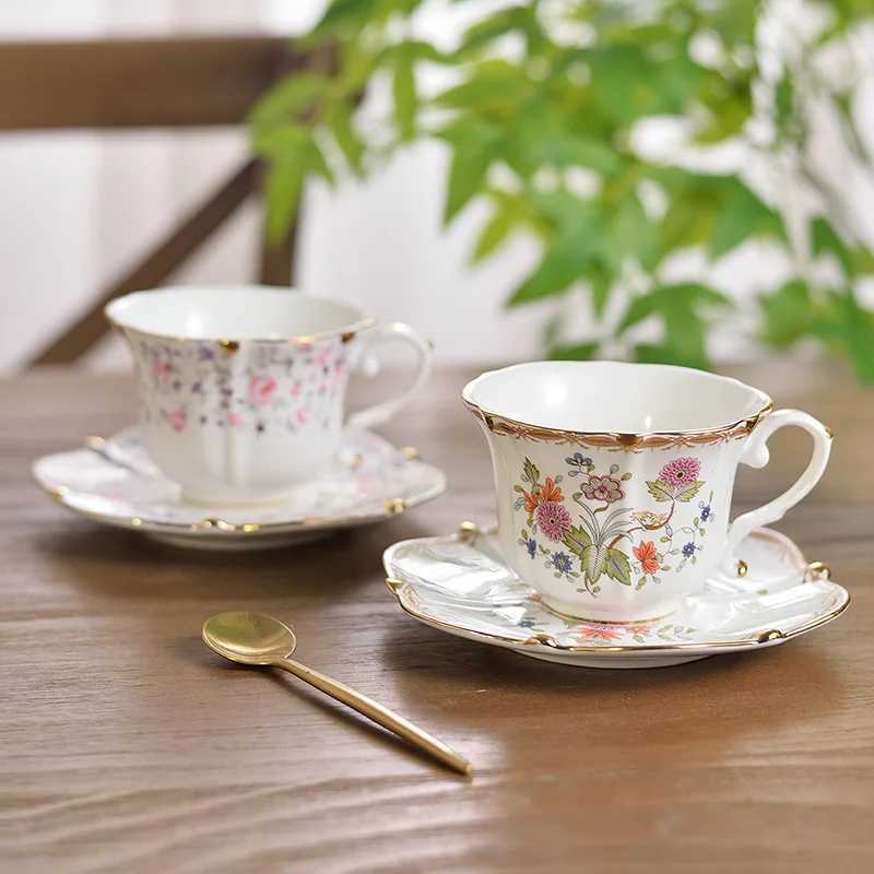 Middle Ancient Cup Blue and White Porcelain Coffee Cup Saucer Set Ceramic Retro Flora Exquisite Afternoon Teacup resso g Z250102