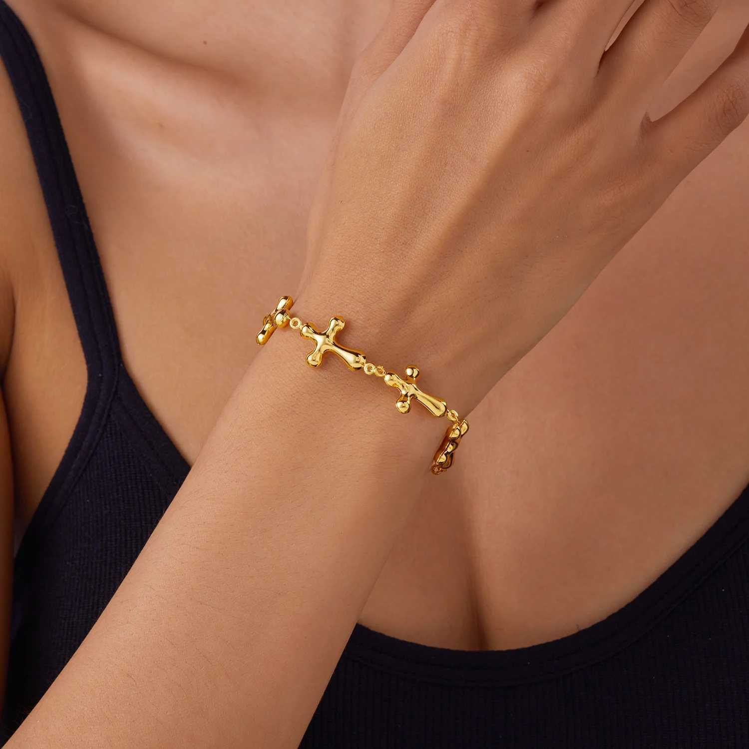 Stainl Steel Butterfly Heart Cross Charm Bracelet For Women Europe and America Fashion Gold Color Chain Bangles Jewelry GiftsXJ250117