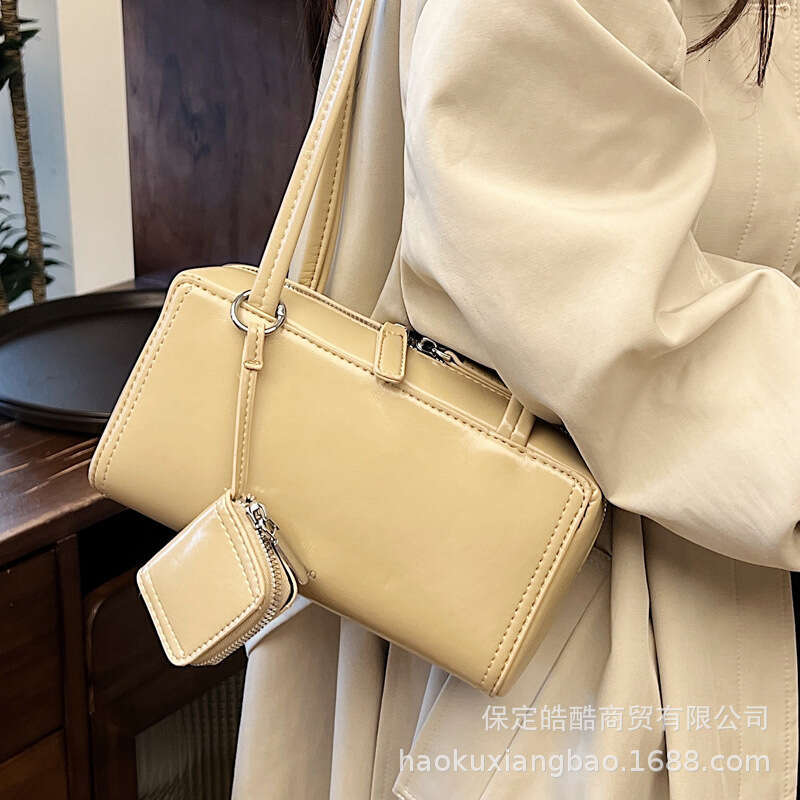 Korean Niche Armpit Bags New Trendy Bowling Simple Single Shoulder Commuting bag Casual Versatile Crossbody Bag Perfectly Matching With Everyday Outfi