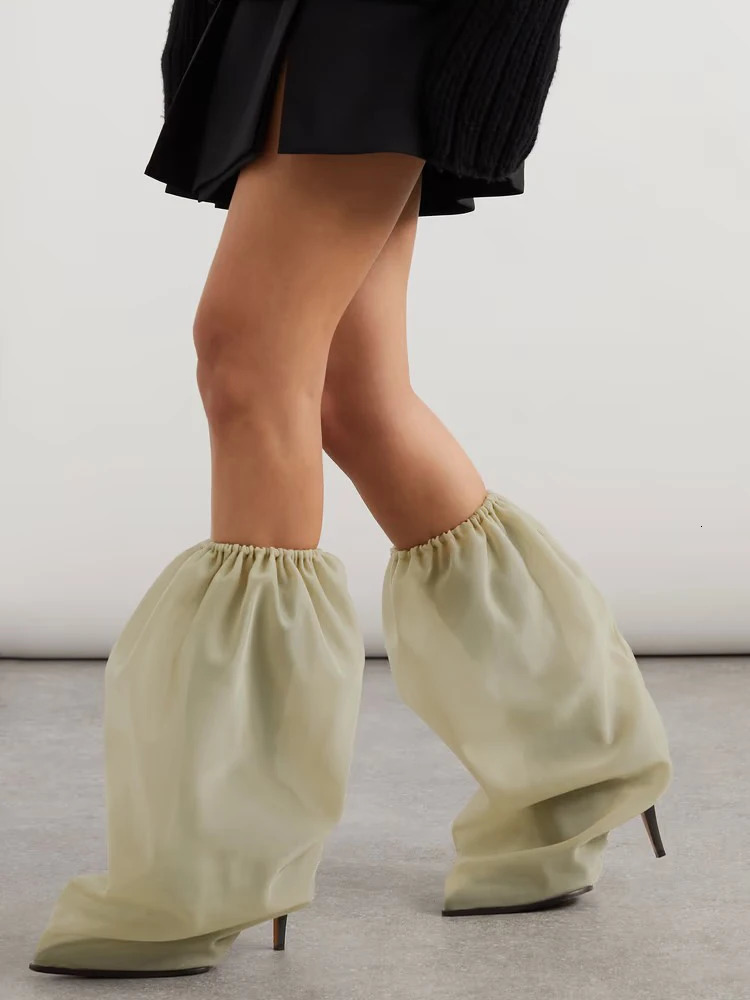 Winter Westernstyle Pointed Fashion High Heel Boots Pleated Pile Short for Womens Runway 250117