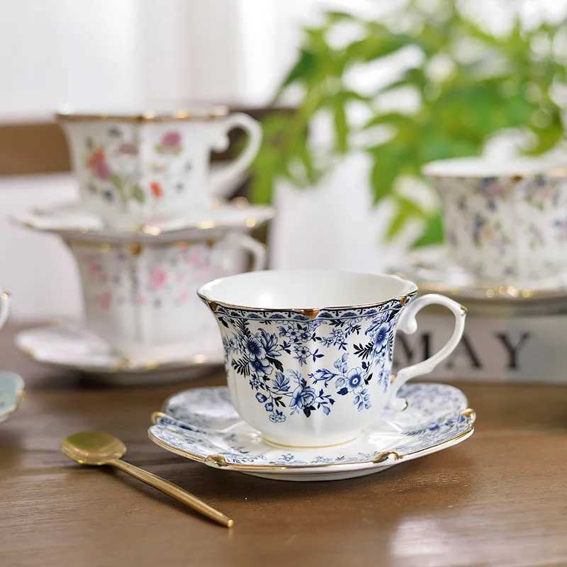 Middle Ancient Cup Blue and White Porcelain Coffee Cup Saucer Set Ceramic Retro Flora Exquisite Afternoon Teacup resso g Z250102
