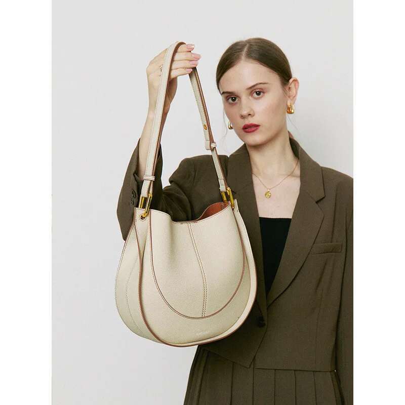 Maxdutti Italian Large Capacity Single Shoulder Messenger Bucket Women Fashion Blogger Retro Leather Women's Saddle Bag