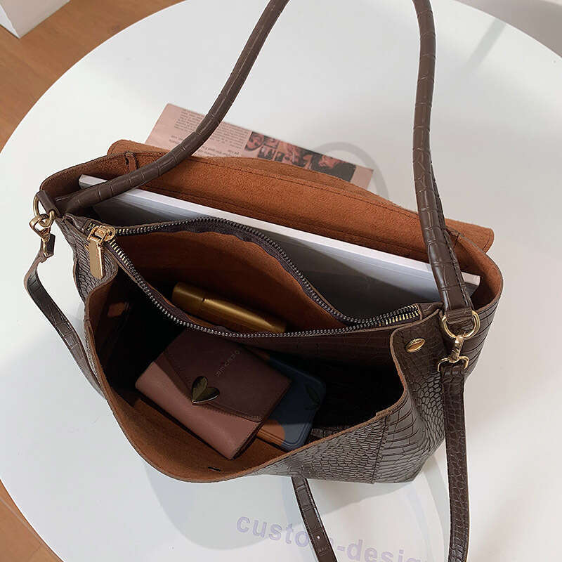 Official Document for Women 2023 New Trendy Internet Celebrity Handheld Tote with Advanced and Unique Design, Large Capacity Shoulder Bag