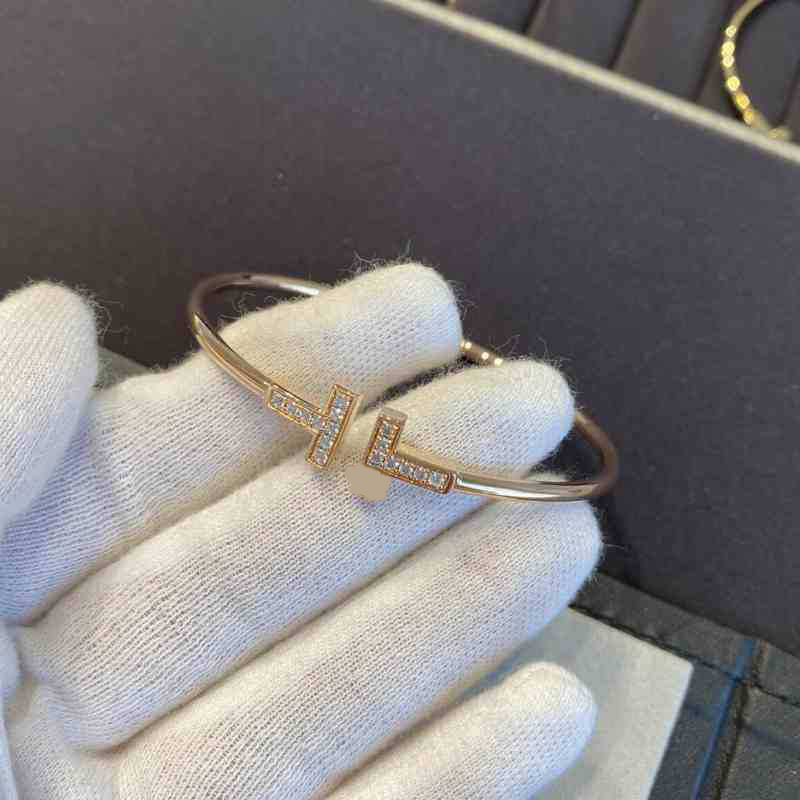 Bracelet designer bracelet Luxury bracelets with Diamonds Design Temperament Hundreds Styles bracelet Christmas Gift jewelry bracelets styles skeleton TT
