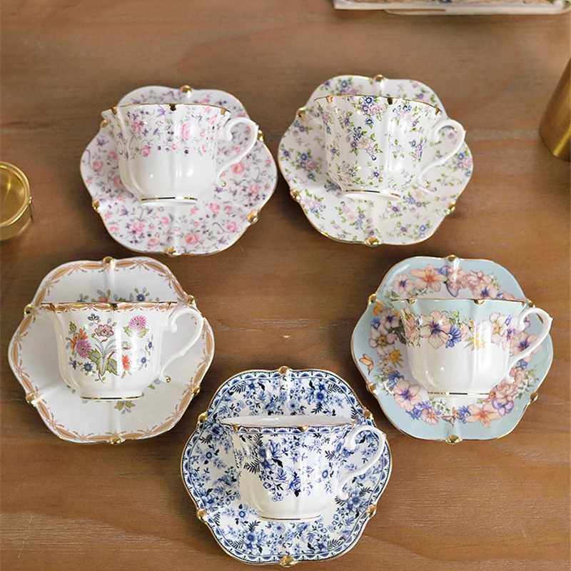 Middle Ancient Cup Blue and White Porcelain Coffee Cup Saucer Set Ceramic Retro Flora Exquisite Afternoon Teacup resso g Z250102
