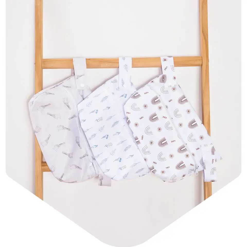 HappyFlute New 20*30CM Zipper Mini Pocket Diaper Wetbag With 2Handle Reusable Waterproof Cute Pattern Baby Crib Stroller BagXJ250117