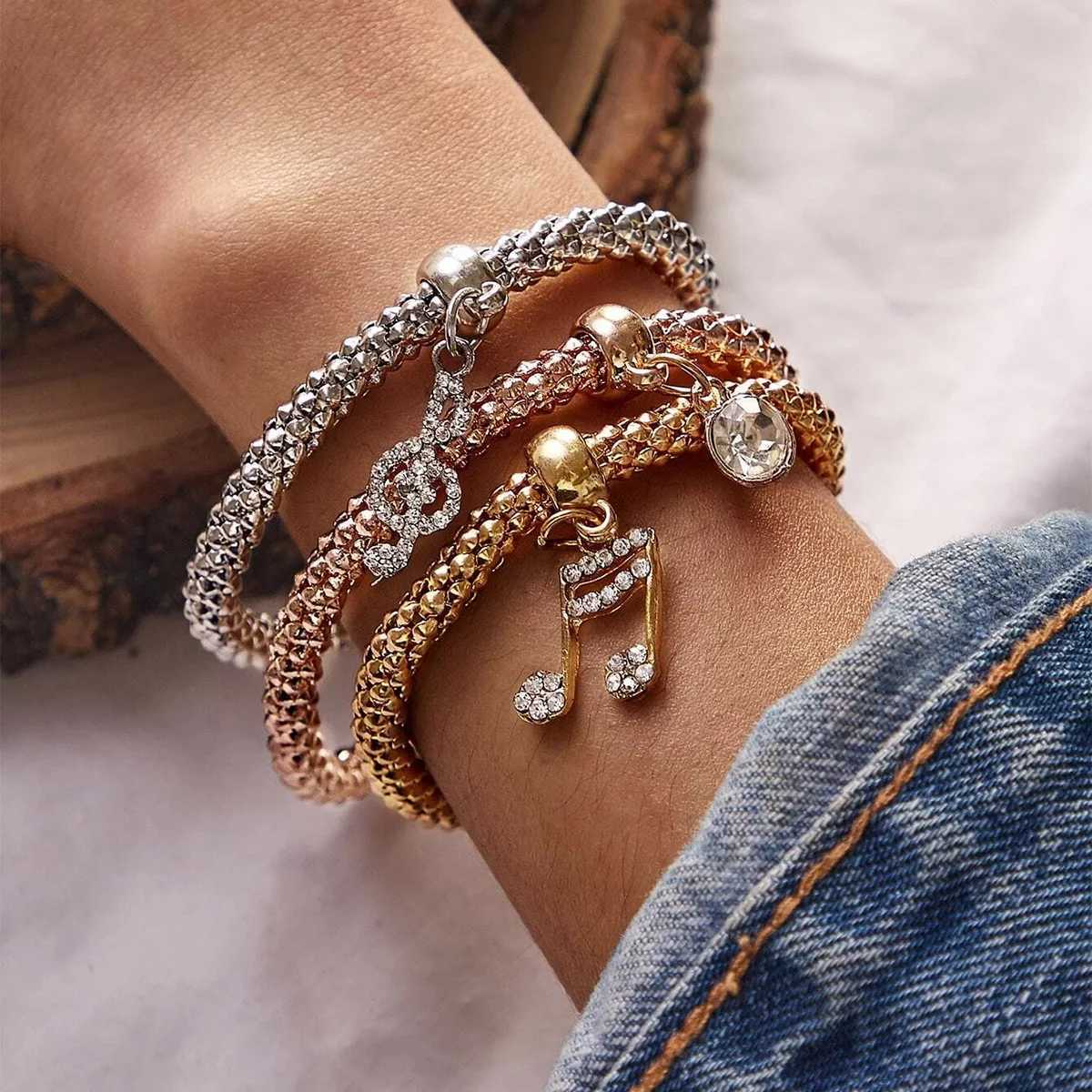 3-Color Womens Fashion Elastic Corn Chain Heart Pendant Bracelet Set Suitable for Date Travel Party Festival Dr GiftsXJ250117