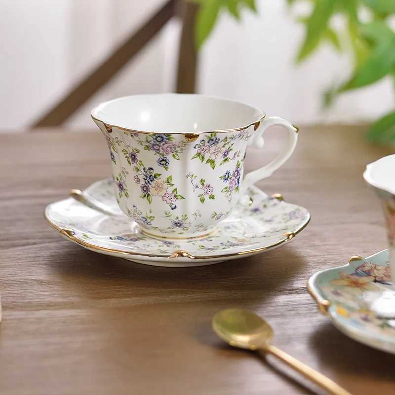 Middle Ancient Cup Blue and White Porcelain Coffee Cup Saucer Set Ceramic Retro Flora Exquisite Afternoon Teacup resso g Z250102