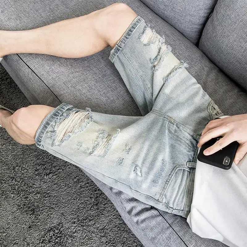 Man Denim Shorts Ripped Straight Distressed Short Jeans Pants for Men Y2k Fashion Trend 2024 Retro Summer with Comfortable XlXJ250117