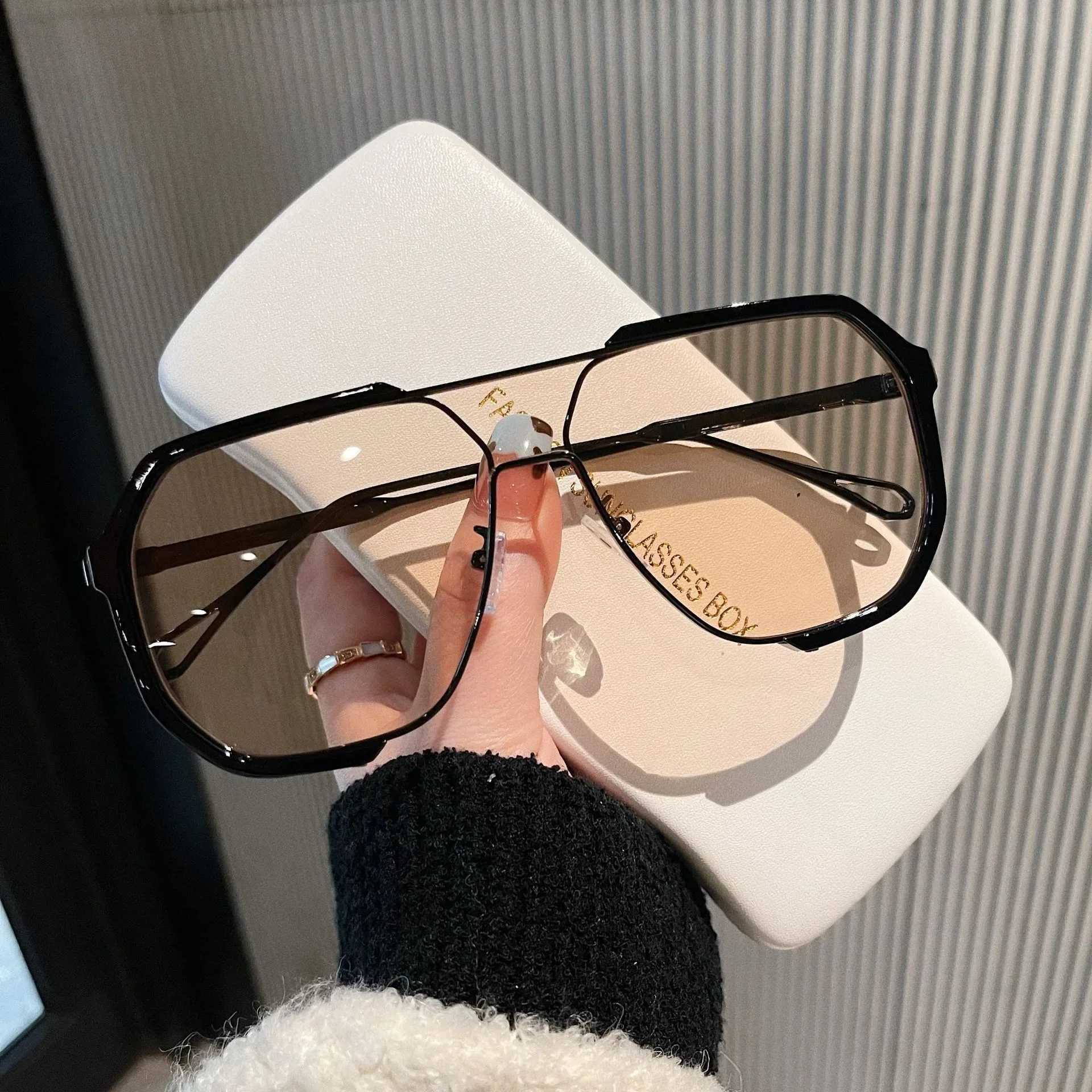 Oversized Sunglasses Women 2024 New Unique One Piece Fashion Sunglasses For Men UV400 Punk Glasses Trending Female Eyewear UV400 W250116
