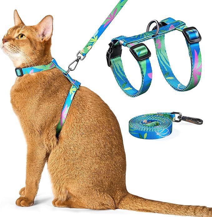Adjustable soft vest shoulder strap for cats to protect them from slipping away. Colorful and perfect chest strap as a pet product