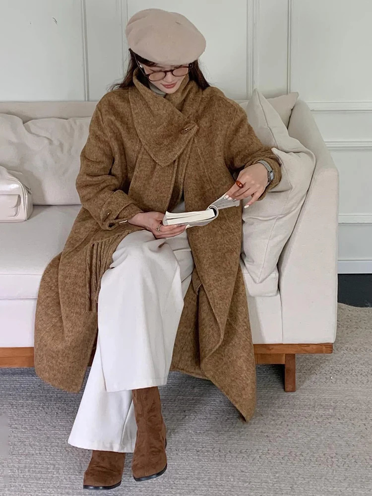 EAM Yellow Big Size Woolen Coat Oneck Long Sleeve With Scarf Horn Buckle Women Jacket Fashion Autumn Winter 2024 30A2598 250109Z