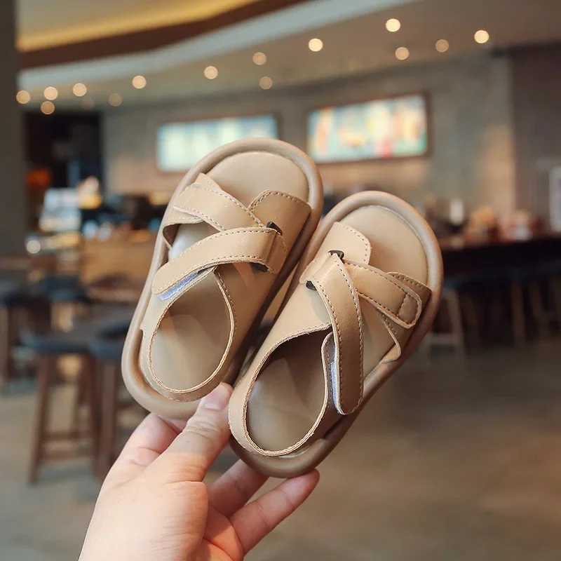 Sandals 2024 Summer Kids Beach Shoes Children Soft Leather Sandals Simple Style Unisex Boys Girls Casual Sport Sandals Size 22-37Y2501161TAF z250513
