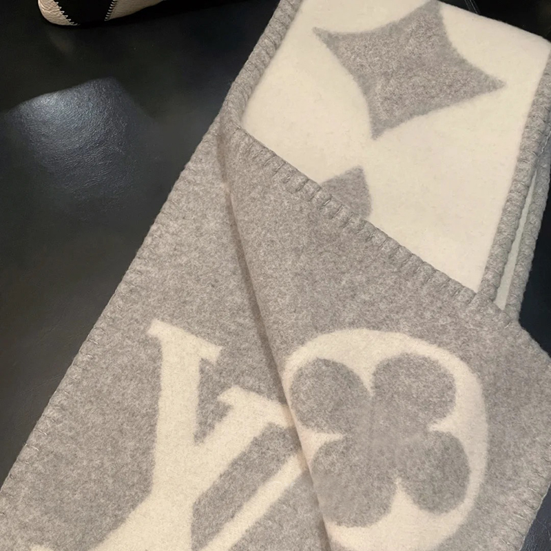 Women Designer Scarf Classic Plaid Cashmere Thickened Shawl Fashion Scarves Luxury Shawl For Men Women Winter Warm Shawl Scarf ring gift