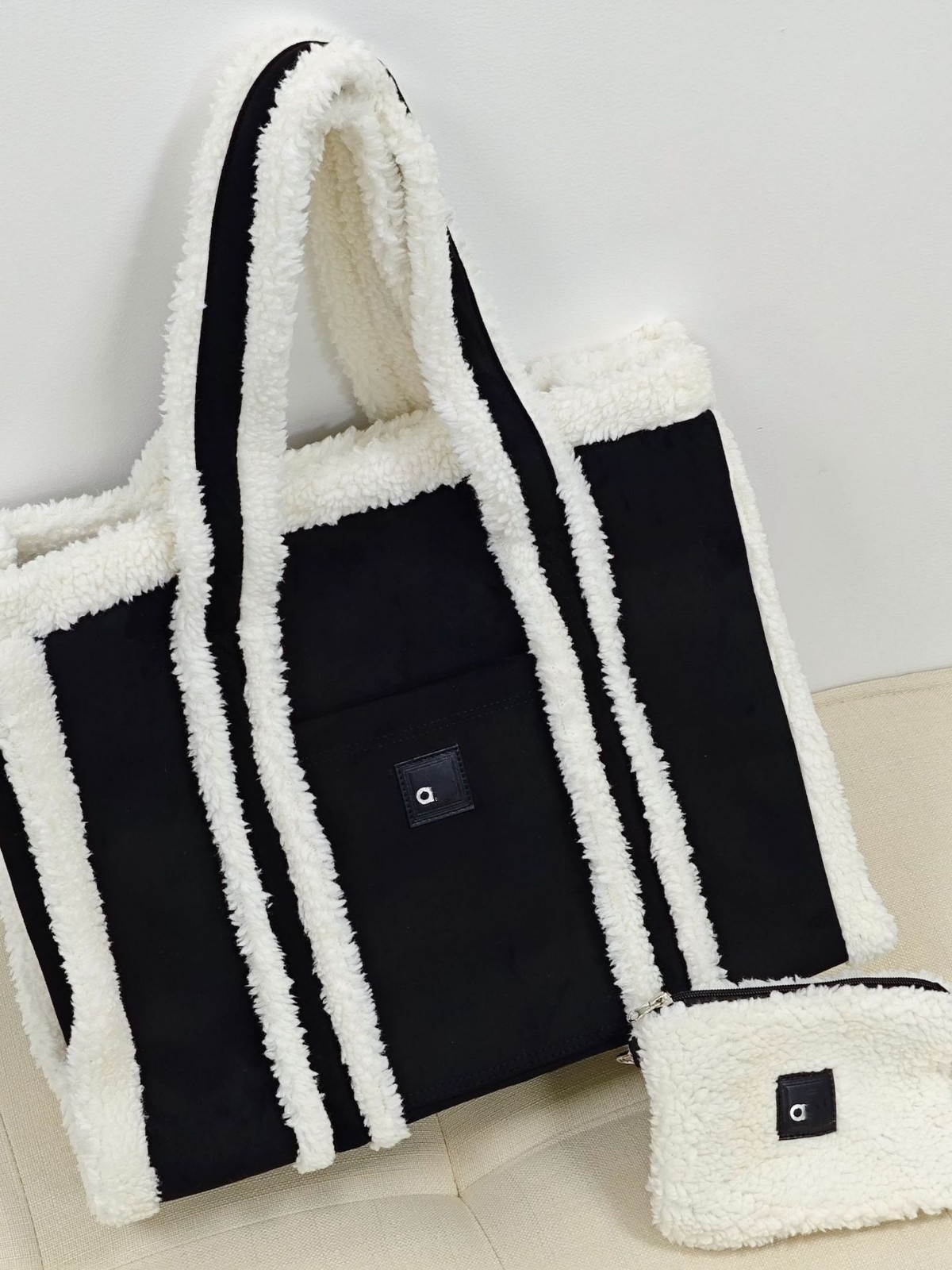 2025--Classic Plush Underarm Tote Bag with High Sense and Versatile Large-capacity Manual Bill of Lading Shoulder Bag 219