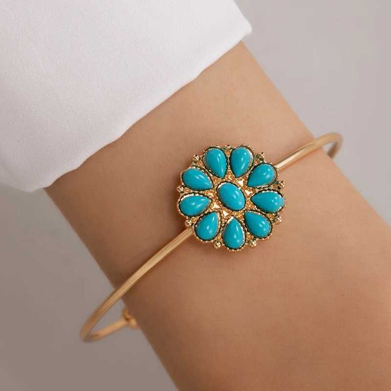Tocona New Flower Inlaid Brick Open Bangle for Womens Vintage Green Stone Single Bracelet Party Jewelry Accories 23692XJ250117