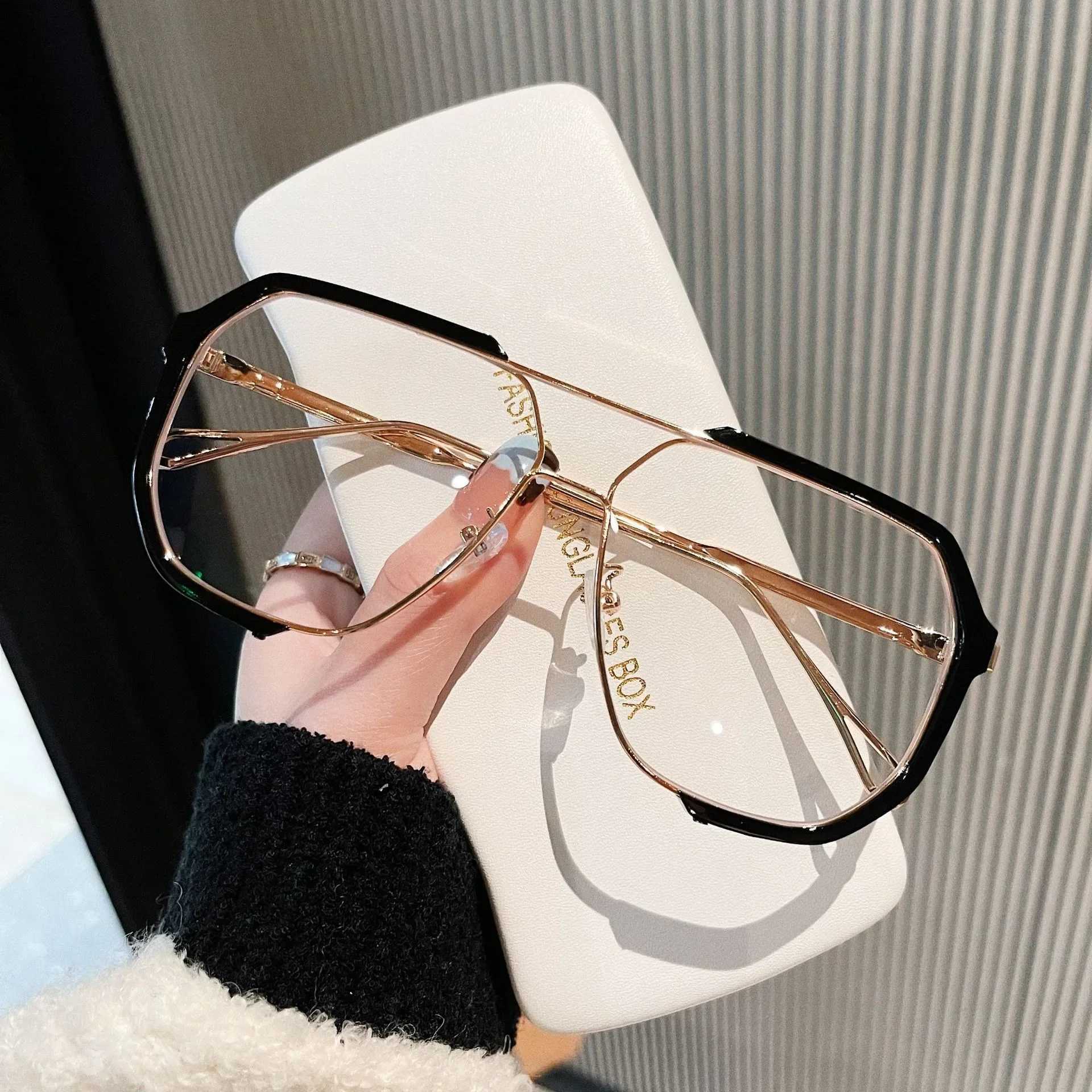 Oversized Sunglasses Women 2024 New Unique One Piece Fashion Sunglasses For Men UV400 Punk Glasses Trending Female Eyewear UV400 W250116