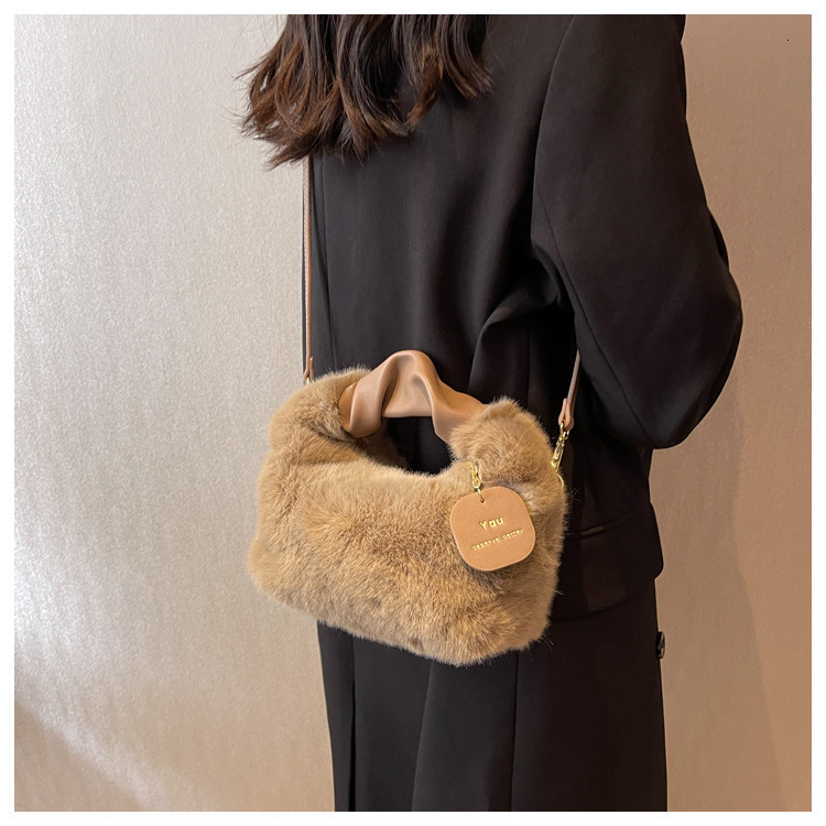 High end Handheld for Women's 2024 New Fashion Spring/Summer Plush Versatile and Unique Chain Crossbody Bag