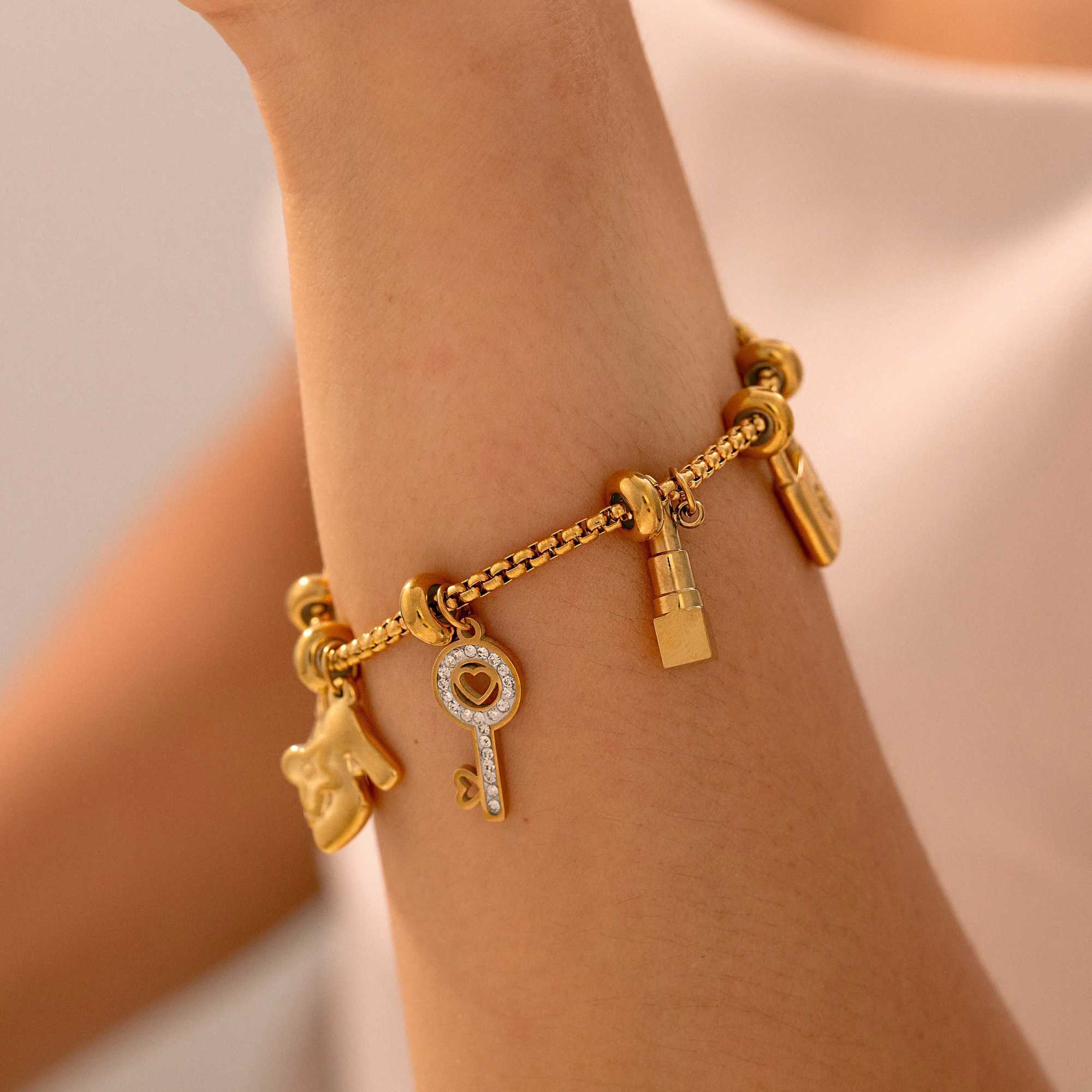 316L Stainless Steel Charm Bracelet For Women 18K Gold Plated Waterproof No Tarnish Womens Multiple Different Pendant Bracelets W250116