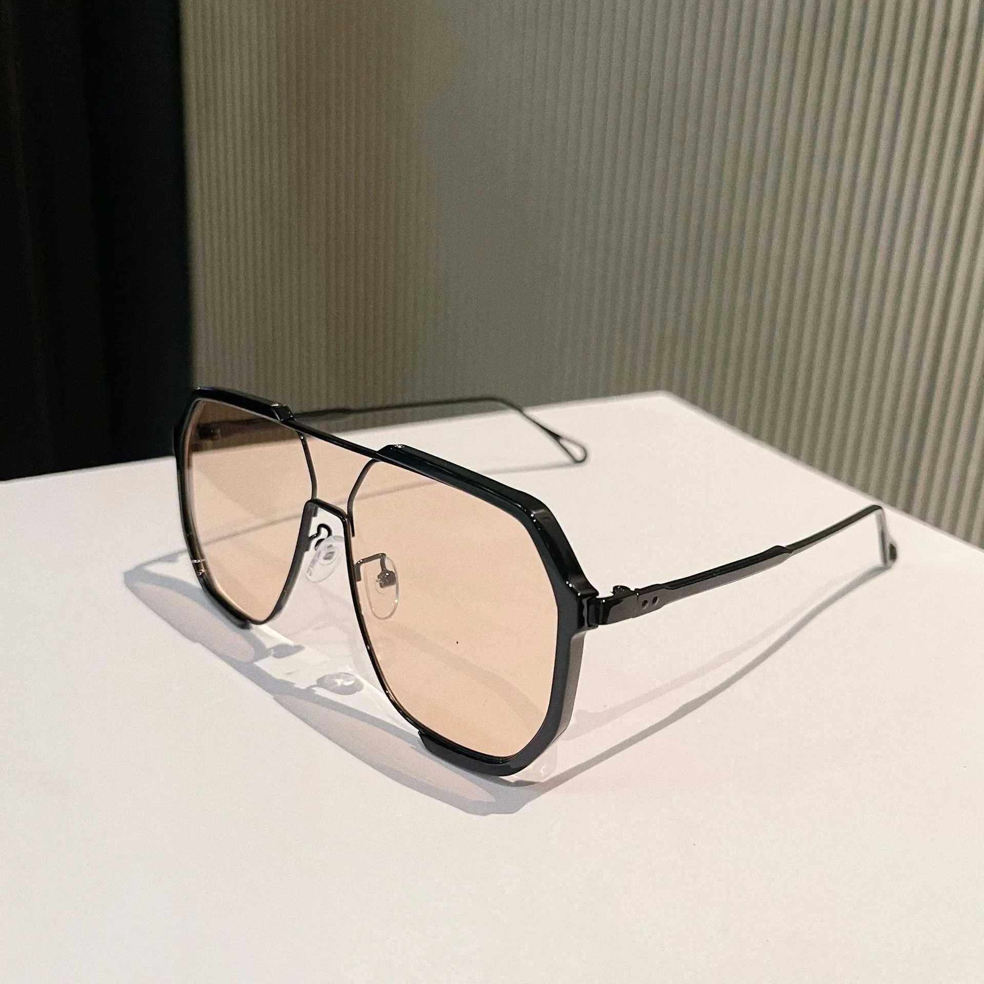 Oversized Sunglasses Women 2024 New Unique One Piece Fashion Sunglasses For Men UV400 Punk Glasses Trending Female Eyewear UV400 W250116