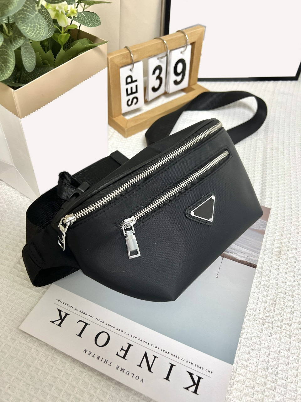 Nylon cloth Waist Bags leisure sports Waistpacks purse chest bag for men and women Joker lightweight new diagonal fashion factory outlet.