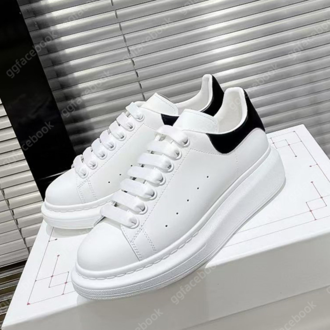 Designer Shoes Oversized Sneaker Platform Mens Womens White Black Leather Suede Velvet Flats Lace Up Scarpe Sports Trainers 001