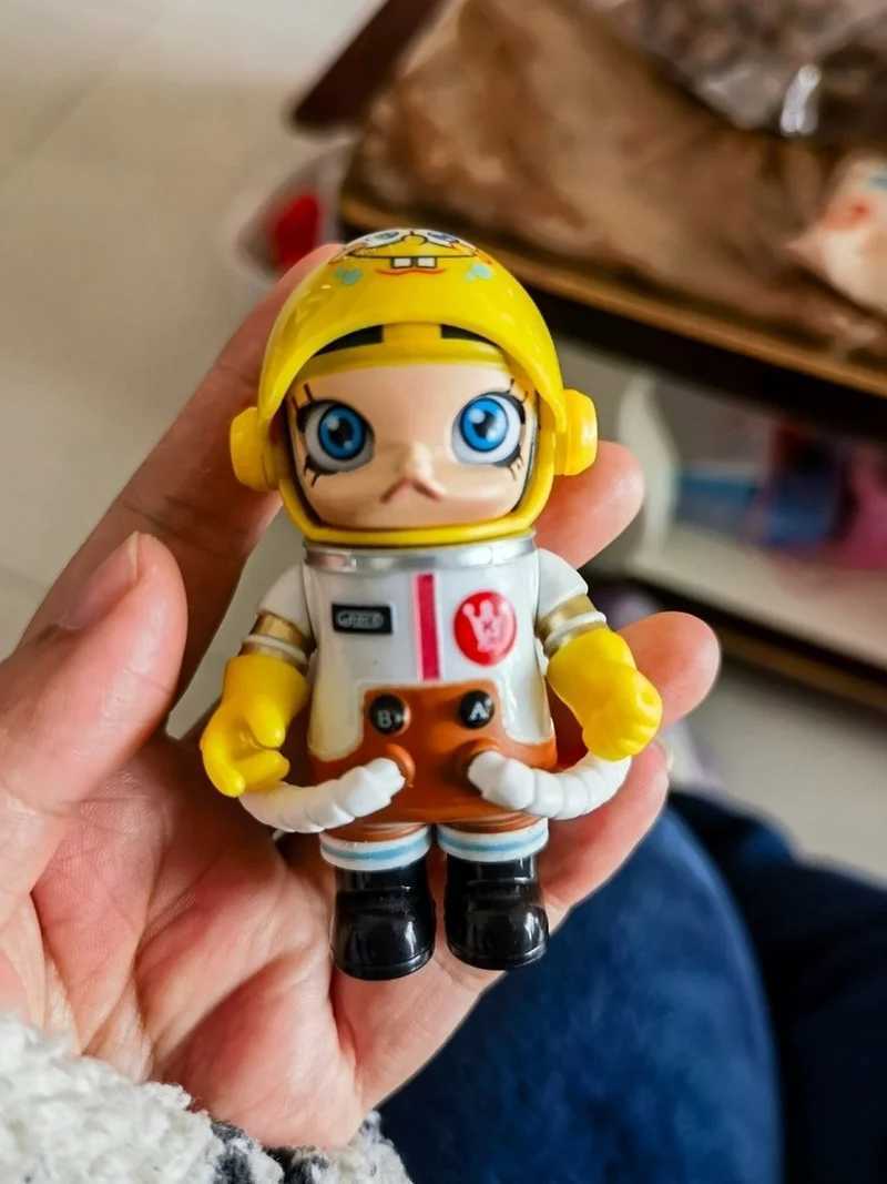 Hot Mega Collection 100% Space Molly Series 02 Limited Mystery Box Toy Astronaut Ornament Cute Doll Action Figure Blind Box Gift W250116