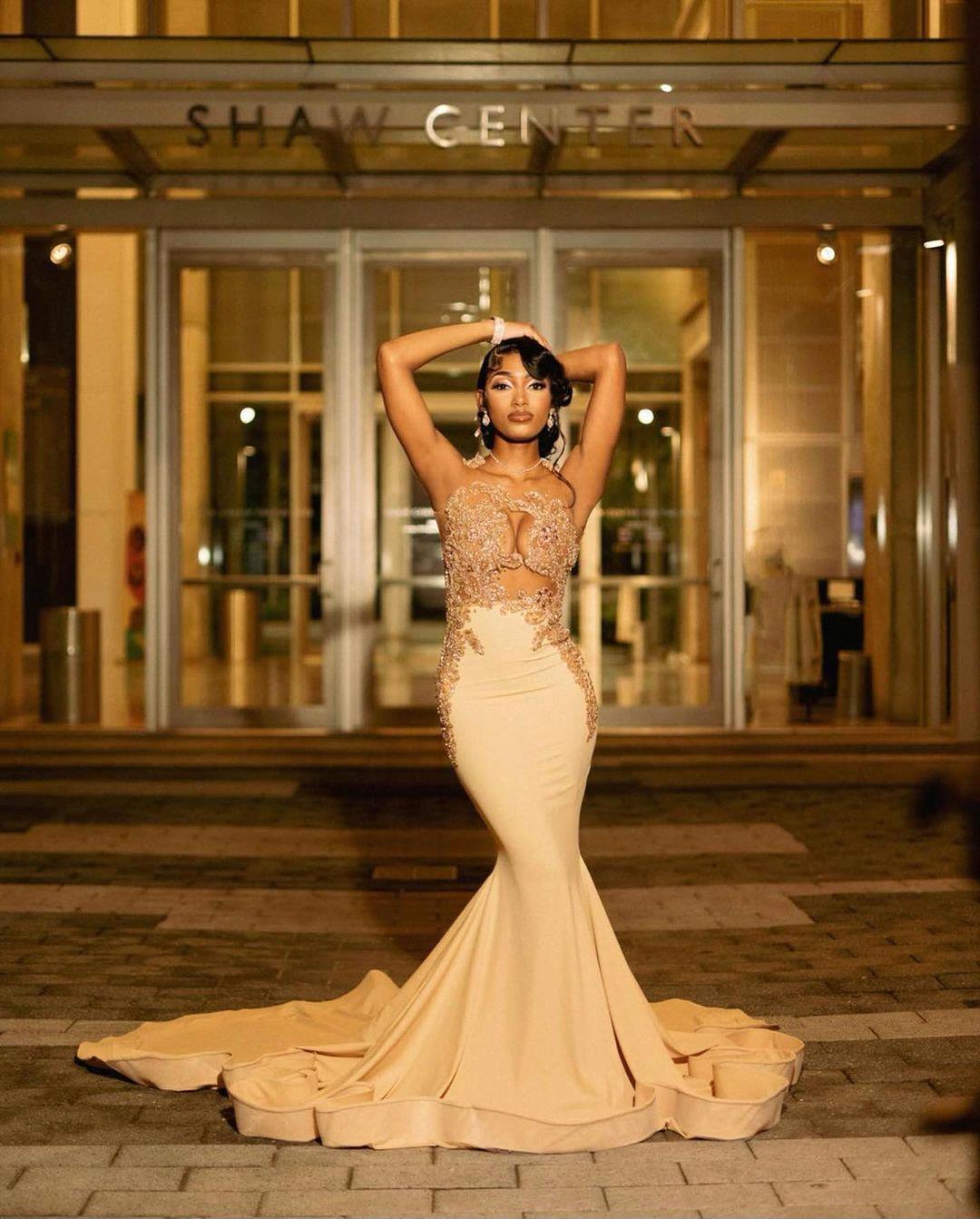Stunning Champagne Gold Mermaid Prom Dresses With Appliques Beads Sexy Illusion Bodice Zip Back Satin Long Evening Party Gowns Custom Made Bc18161 666