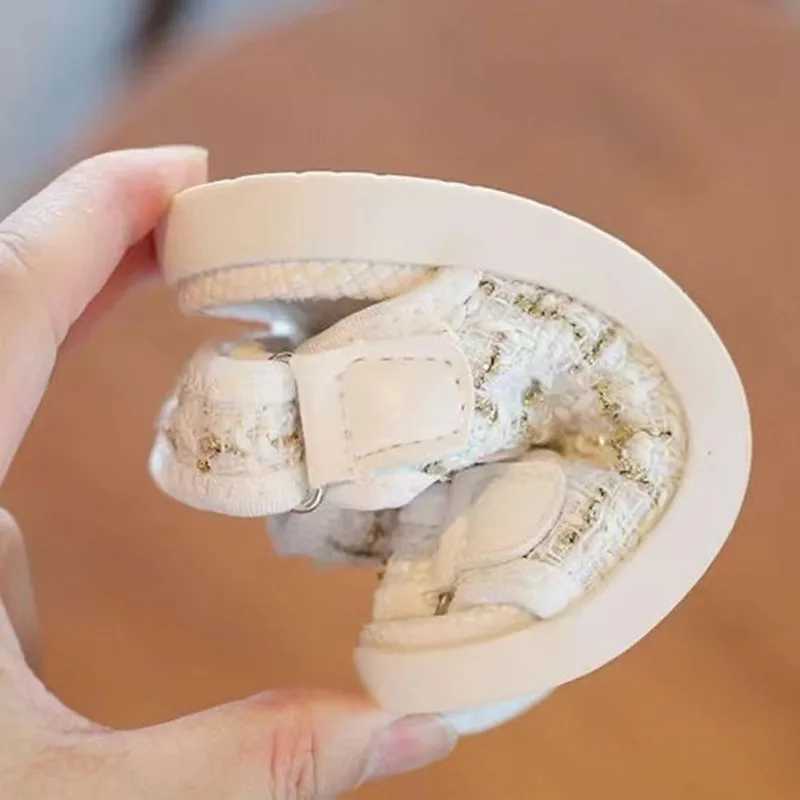 Sandals Girls Summer Sandals Princess Elegant Double Hook Design Fashion Shoes Baby Soft Beautiful Beach Sandals 2024 NewY250116D5LI