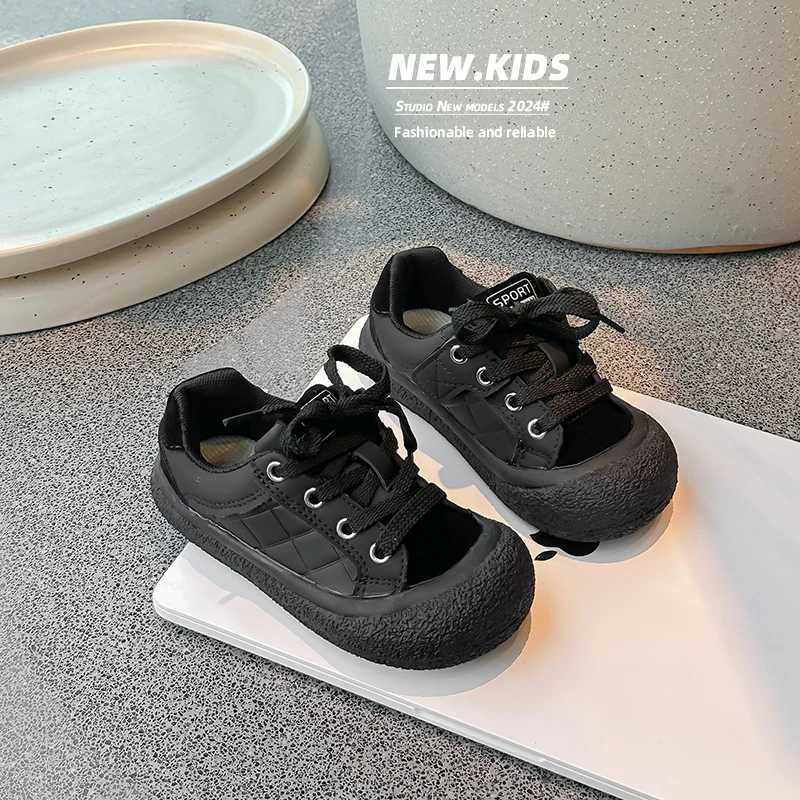 Athletic Outdoor Childrens Leather Casual Shoes 2024 Autumn Soft Sole Girls Shoe Korean Style Boys Lace-up Board Shoe Comfort Kids SneakersY250116O2Y3