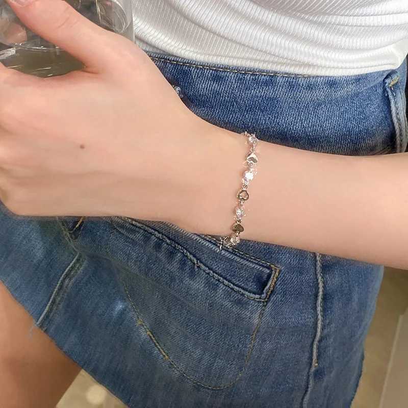 LATS Zircon Ins Bracelets for Women Korean Fashion Sweet Girls Sparkling Hollow Heart Delicate Chain Bracelet Party JewelryXJ250225