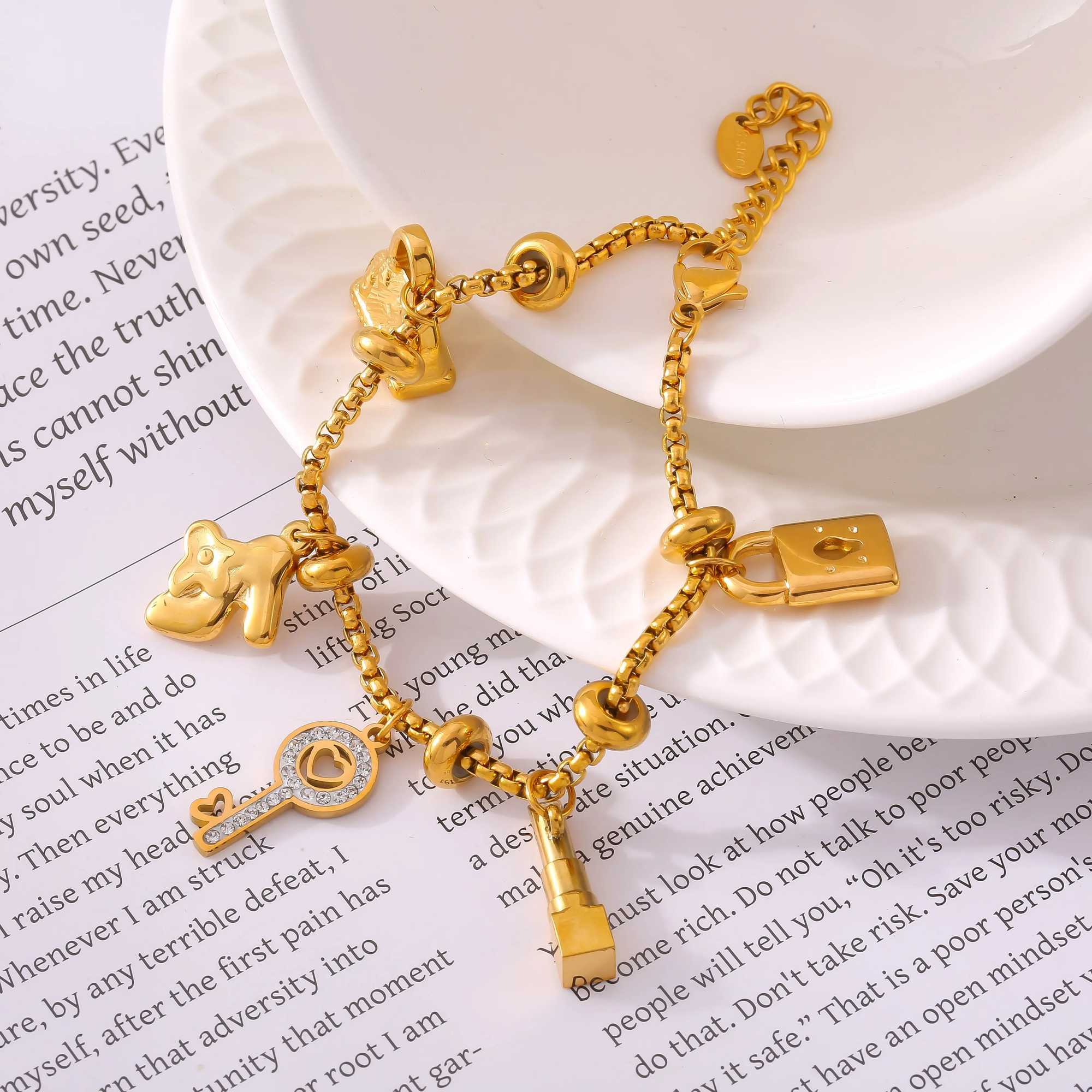 316L Stainless Steel Charm Bracelet For Women 18K Gold Plated Waterproof No Tarnish Womens Multiple Different Pendant Bracelets W250116