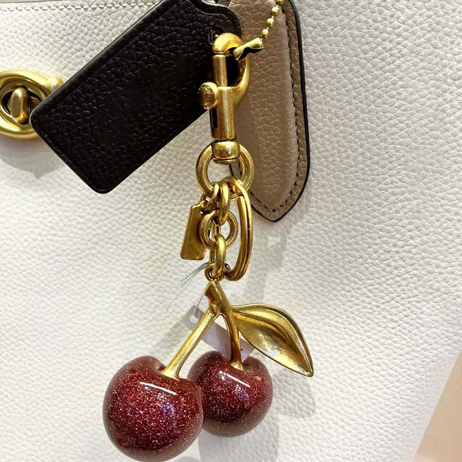 luxury wallet key cherry chain Unisex Lanyards White designer keychain jewelry designers purse charm keyring with box